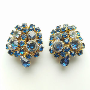 Vintage Signed Hobé Romance en Bleu Clip Earrings
